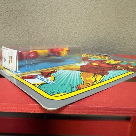 Kenner Marvel Legends Iron Man, Wolverine & Carol Danvers Retro Figures NEW - Picture 5 of 13